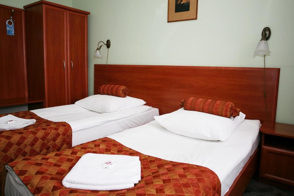 Hotel Arkadia Legnica Exterior photo