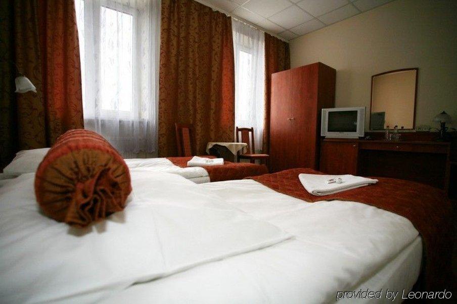 Hotel Arkadia Legnica Room photo